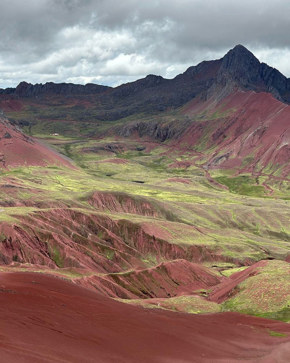 visita a la montaña de 7 colores y el valle rojo