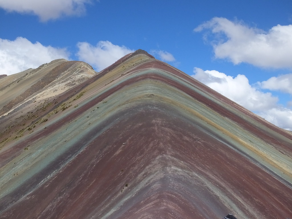 Strati minerali colorati sulla montagna Vinicunca