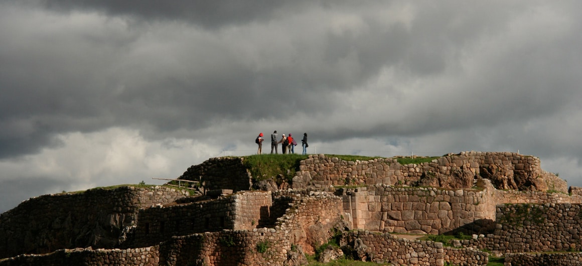 Turistas en el las ruinas de Puca Pucara