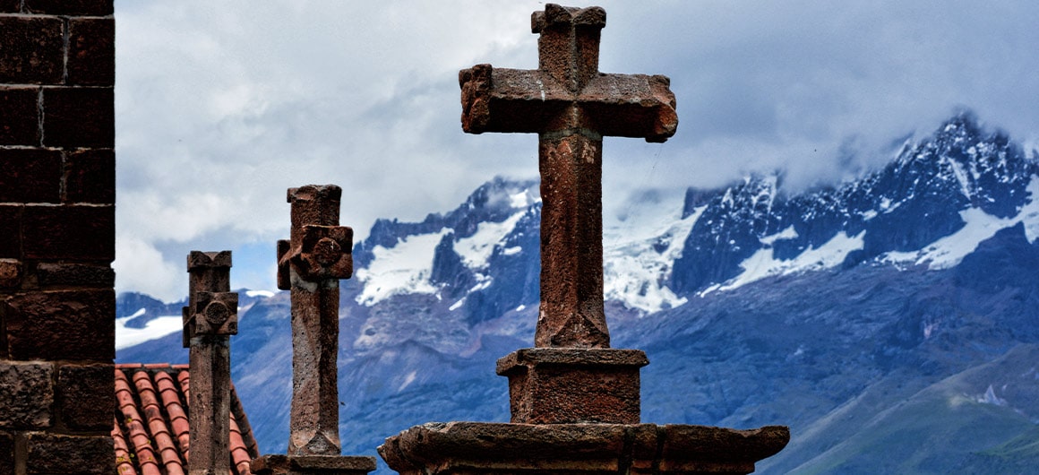 celebracion del cruz velacuy o celebracion de las cruces en Cusco