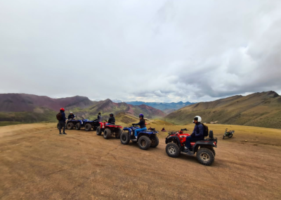 Vinicunca en 4 ruedas: Cuatrimotos a la brillante Montaña de Colores 2025